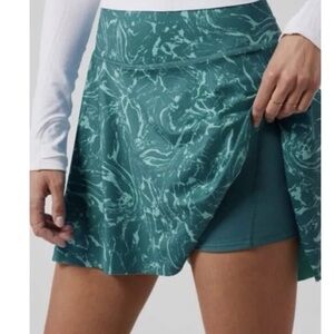 ATHLETA ACE PRINTED TENNIS SKORT//SIZE SMALL//TEAL MARBLE PATTERN